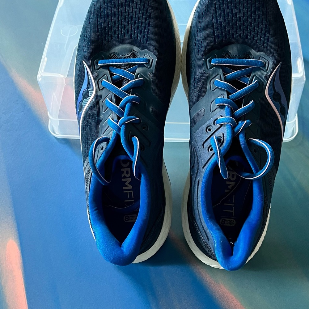 Saucony Blue Gel  sneaker ..size 9.5